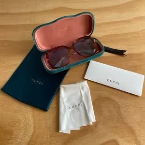 GUCCI • oversized square tortoise shell blue/green lens 57mm sunglasses Gucci | Accessories | Gucci Oversized Square Tortoise Shell  main image 3